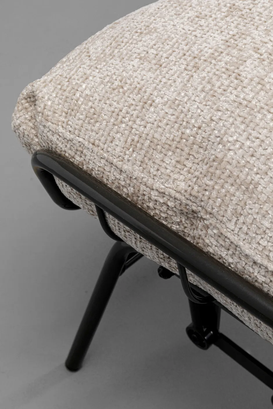 Fotel Beżowy Z Podnóżkiem Funkcja Bujania Nogi Czarne*KARE Design New