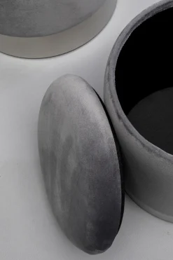 Zestaw Dwóch Puf Tapicerowanych Ze Schowkiem Szare Podstawy Srebrne*KARE Design Discount